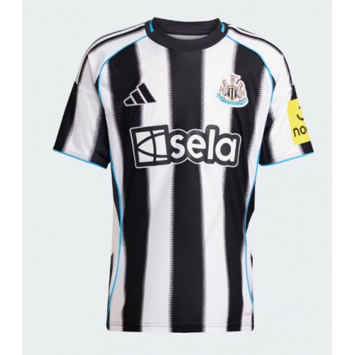 Lacne Muži Futbalové dres Newcastle United Tino Livramento #21 2025-26 Krátky Rukáv - Domáci Lacne Muži Futbalové dres Newcastle United Tino Livramento #21 2025-26 Krátky Rukáv - Domáci